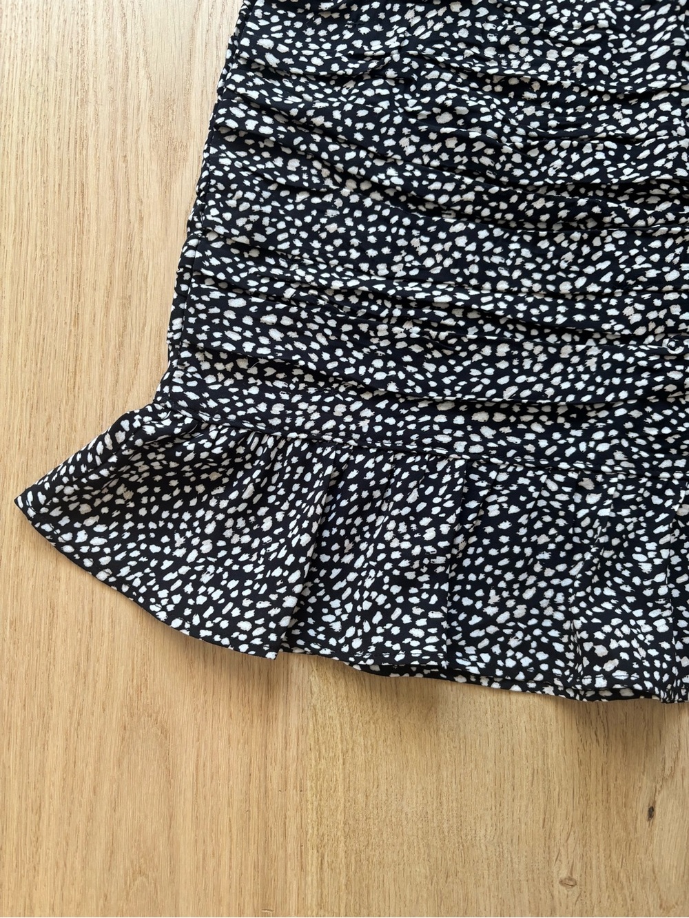 A&F Ruched Mini Skirt - Picture 5 of 8